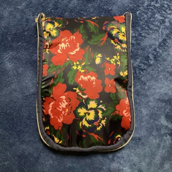 Stow-n-Go Expandable Travel Bag - Picture 11 of 14